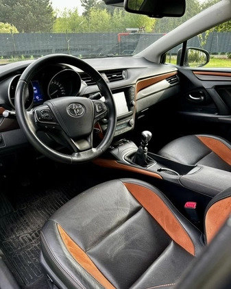 Toyota Avensis cena 72000 przebieg: 64115, rok produkcji 2016 z Świecie małe 22